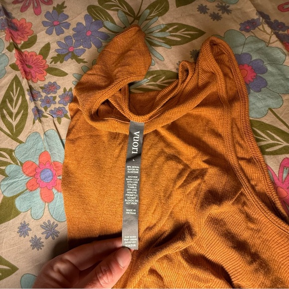 Vuori Cove High Neck Tank, size large - Picture 4 of 4